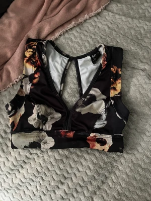 Sportbh  - Jätte fin sport-bh som tyvärr är för liten, den här inga ilägg