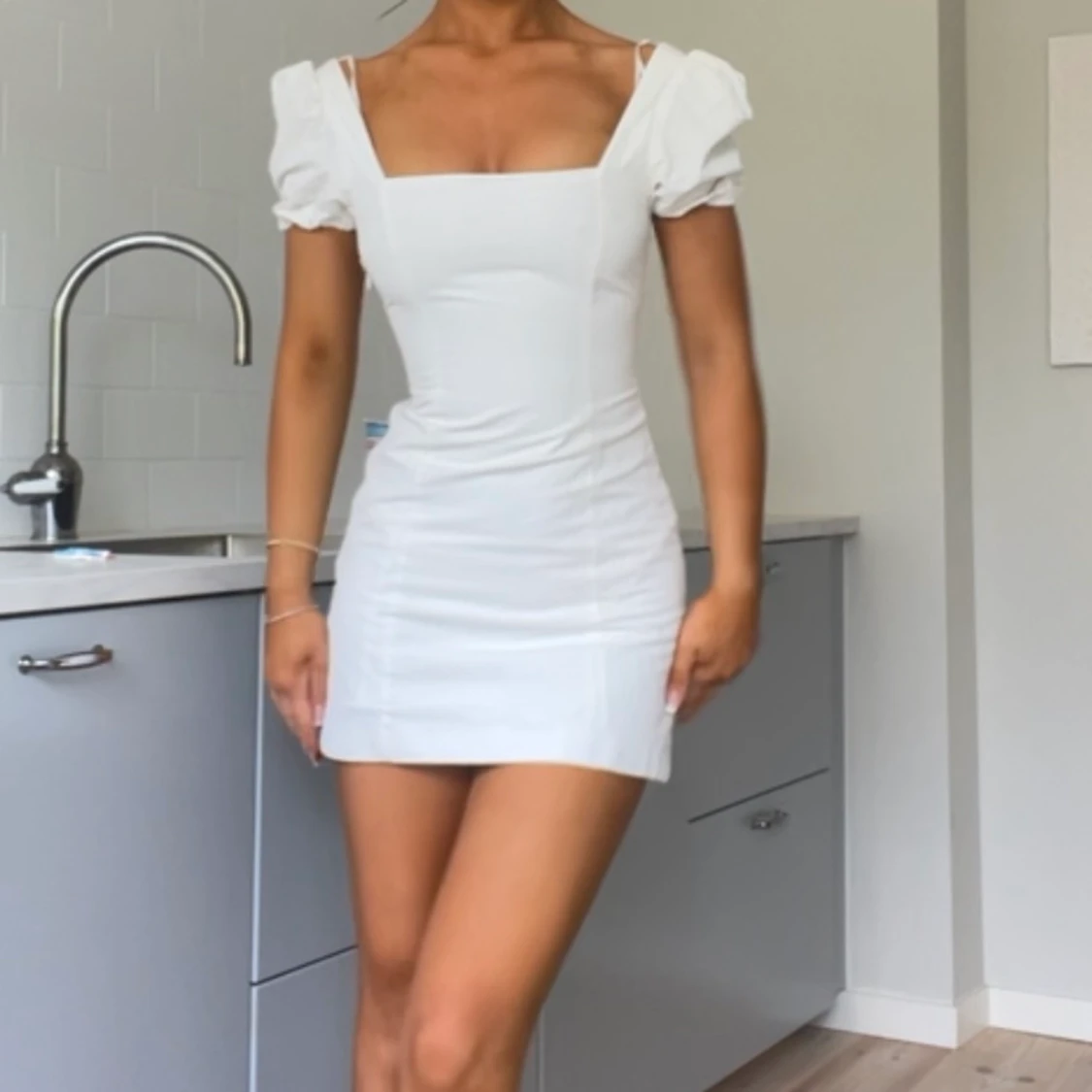 supersöt vit klänning 34