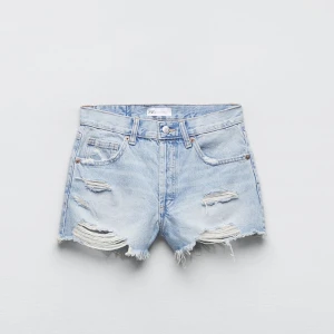 Zara shoets - Shorts ifrån zara, helt nya men ingen lapp kvar då jag va lite snabb o tog bort lappen men ångrade mig sedan efter. 💕