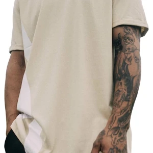 Helt ny T-Short - Helt ny oanvänd T-Shirt 10/10 skick passar bra med massa olika klädesplagg