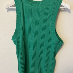 Snyggt linne i urläcker grön färg! 😍🧚🏻 - Superfint skick! 🧚🏻🤩💖😍 Så snyggt linne nu till sommaren🥰