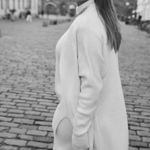 Maja Nilsson Lindelöf x Gina Tricot - Stickat set från Maja Nilsson Lindelöfs sista kollektion tillsammans med GinaTricot❤️ nypris 1550❤️ storlekar: cardigan+byxa S och västen är M