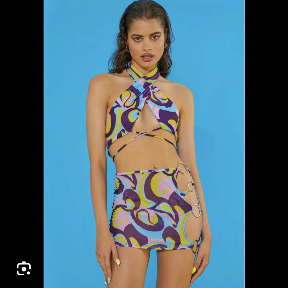 Bikini det ifrån jadedlondon, en bikinitopp och sarong🌈🌈🌈 Topp i UK 8 och sarong i S. Övrigt.