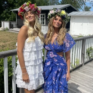 Volangklänning zara - Sötaste sommarklänningen från zara med volanger! Storlek xs men passar även s💕