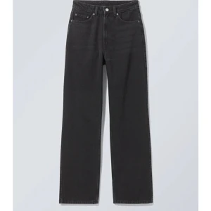 Weekday jeans  - Svarta weekday jeans i modellen ”rowe” så dem är högmidjade och raka i benen❤️storlek 26/32 men passar mig som har 27/32 oxå
