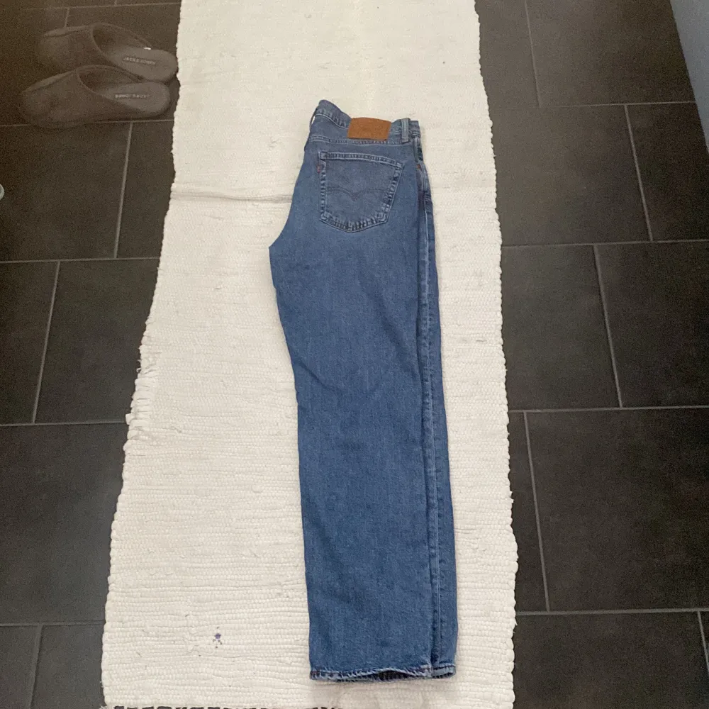 Levis jeans Ej använda, mörkblå färg W34 L32 Priset kan ändras. Jeans & Byxor.