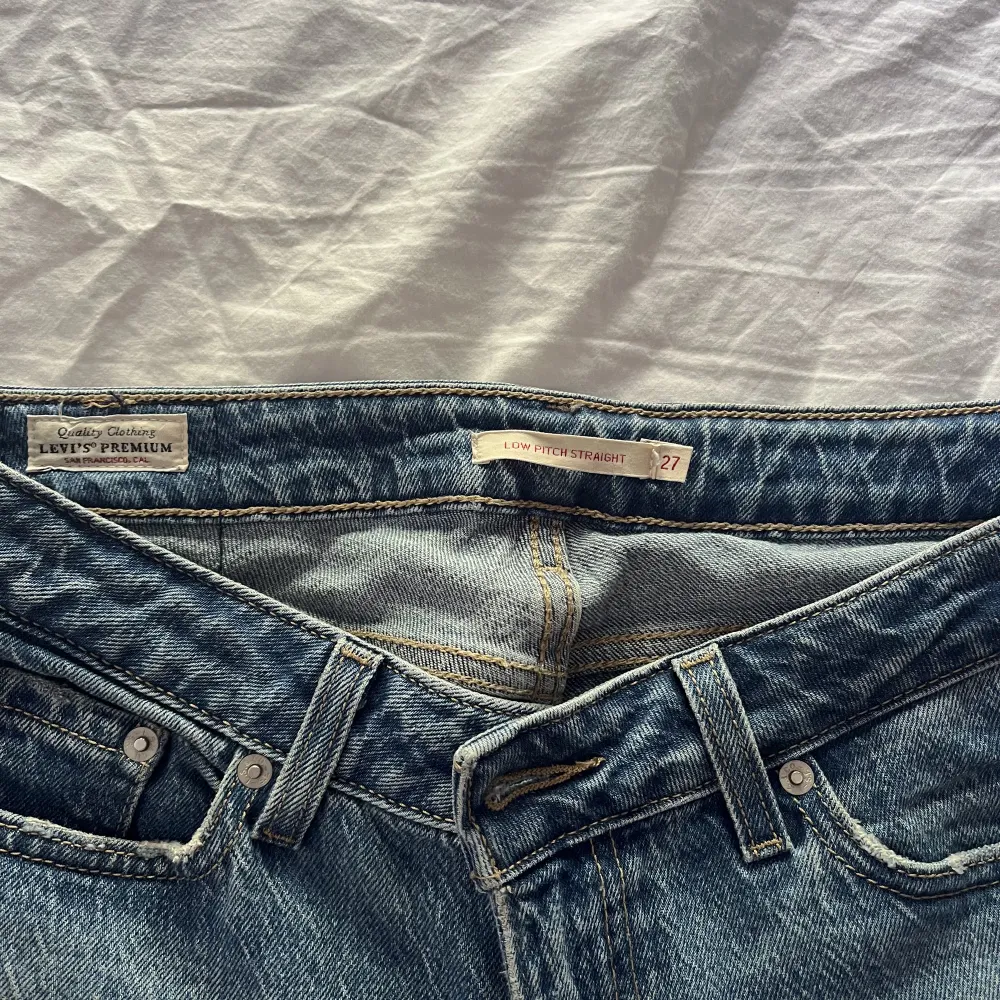 Raka jeans som aldrig kommer till användning. Är som nyskick💕. Jeans & Byxor.