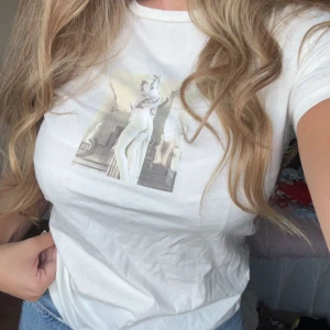 T-shirt med tryck - Så snygg tröja med tryck från NA-KD, använd en gång🤍🤍