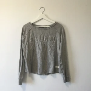 Odd Molly grå cardigan, storlek medium  - Odd Molly grå cardigan.   Snygg cardigan att ha inför hösten!     