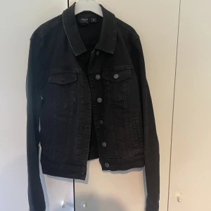 Jeansjacka  - Jeansjacka från Gina tricot strlk XS