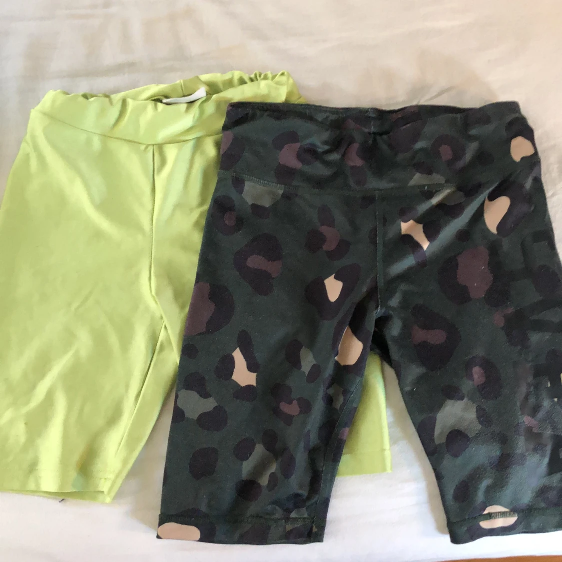 Dem här två cyckel byxorna är såå himla fina. Men kan ha dem till idrotten i skolan. 