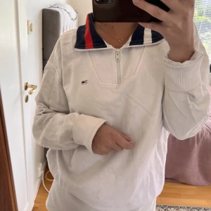 Tommy hillfiger half sip-up  - Oversized (unisex) half sip-up tecken på användning finns (se bild 3) 