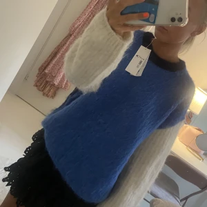Stickad tröja  - Säljer denna jättefina tröja i mohair med prislapp kvar så den är i nyskick 