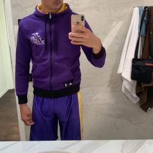 Lakers hoodie och shorts