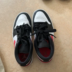 Nike skor - Nike jordans i väldigt bra skick, knappt använda.