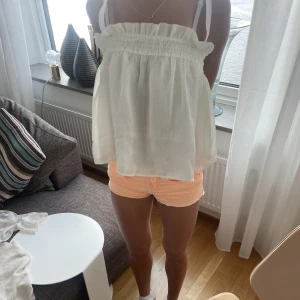 Topp - Jättesöt sommar topp i strlk s köp direkt för 150kr. 