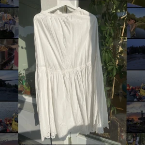 Vit långkjol - Jättefin vit långkjol med engelskt broderi nertill 🕺 inga fel och säljer då den är för lång för mig. Kontakta för fler mått och bilder ❤️köpt för 500, 100% bomull 