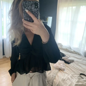 blus  - jättefin blus från hm, använd 1 gång ❤️