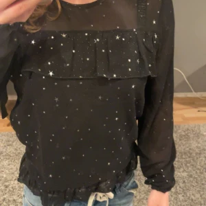 Seethru blus - knappt använd, köpt second hand. Så fin blus, verkligen Sthlmstil. 
