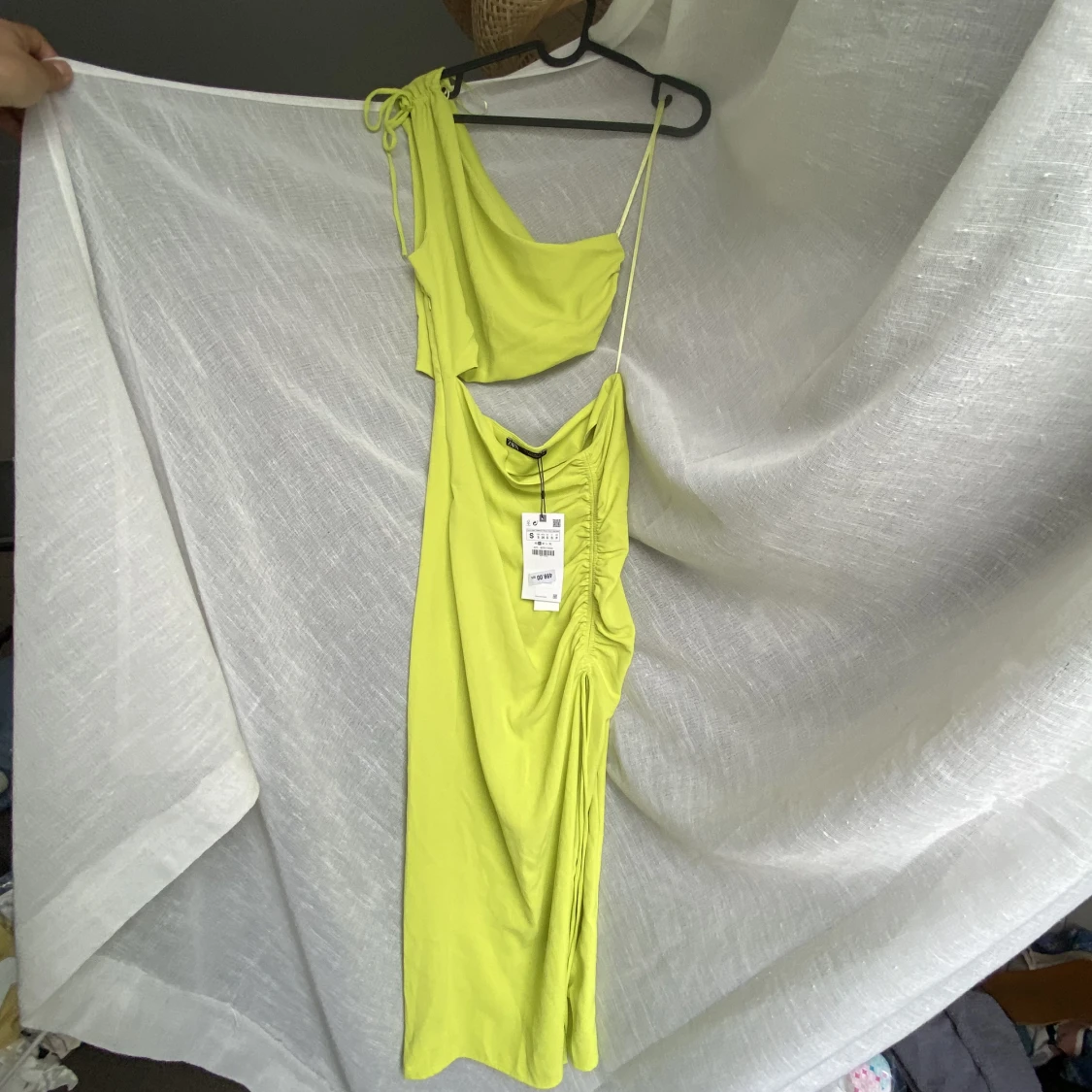 Slutsåld Zara klänning HELT NY - 90