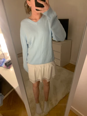 Stickad tröja - En fin blå stickad tröja💗