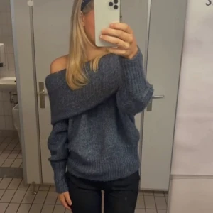 Hm stickad tröja 💞 - LÅNAD BILD!! Säljer denna stickade tröja från hm då den aldrig kommit till användning 💖 kom privat för egna och fler bilder! 