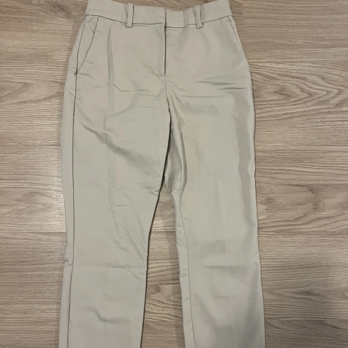 Beigea kostymbyxor - 90