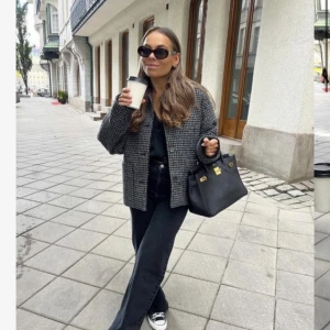 Jacka från monki - Slutsåld jacka från monki i storlek xs men passar s då den sitter lite stort, nypris 600 🫶🏻