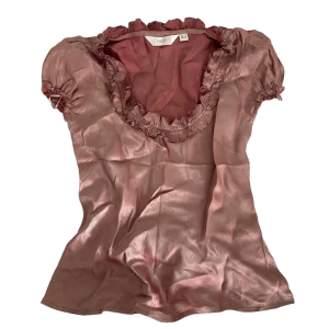 Gullig topp  - Kontakta vid intresse <3