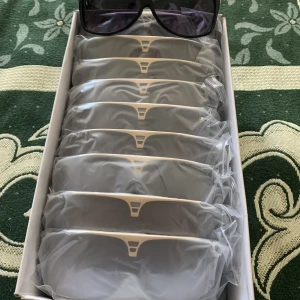 Lv glasögon - 1 par för 350 - 2 för 600 helt nya på plats perfekta glasögon för sommaren passa på köp nu!