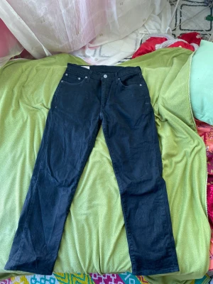 Jeans - Svarta Levis 511 i storlek W30 L32