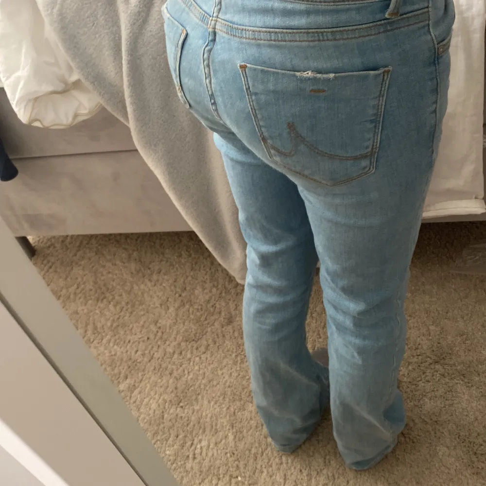 Så snygga! Bra skick, lite långa på mig som är 167 ❤️priset kan tyvärr inte diskuteras. Jeans & Byxor.