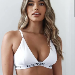 Lounge topp - En vit bhtopp från lounge underwear utan bygel. Storlek M 🌸