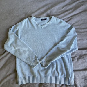 Stickad Tröja - Står XXL men den sitter mer som en L 