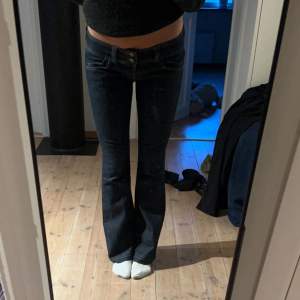 Lågmidjade jeans, säljer för jag har andra liknande 💓 Är 168cm