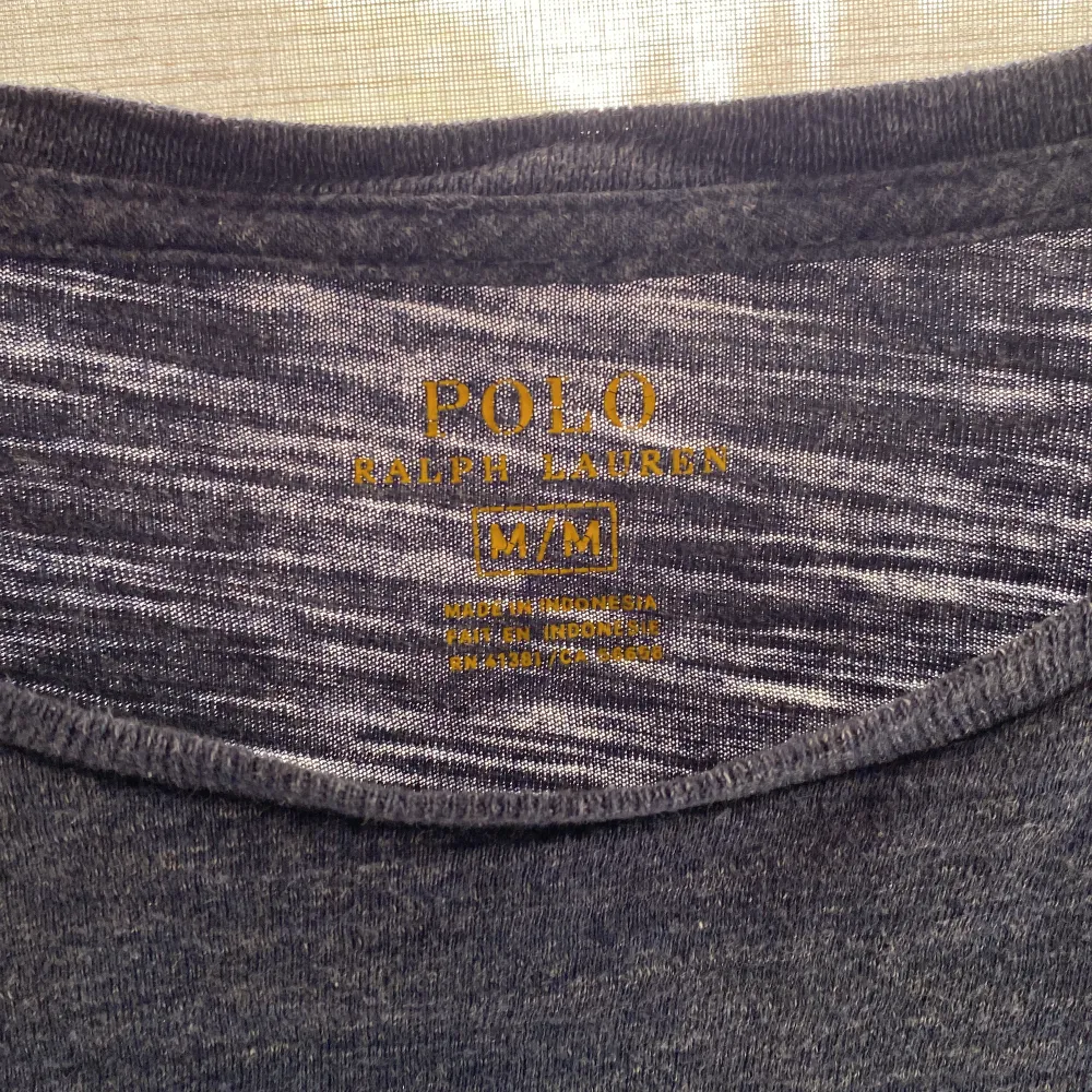 Polo Ralph Lauren sweatshirt blå-grå. Säljer min snygga polo sweatshirt nu när den är för liten. Storlek M, passar S som oversize. Bra skick. Nypris-> 1199kr. Mitt pris-> 350. Tunt tyg för vår och sommar.. Tröjor & Koftor.