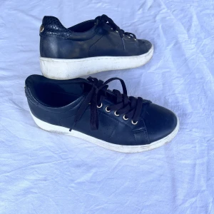 Sneakers  - Lite använda 