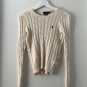 Stickad tröja - Jättefin beige stickad tröja, nästan aldrig använd