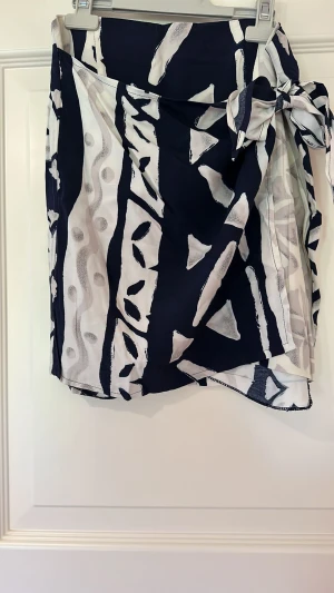 Kjol/Bikini cover-up - Jätte fin kjol/bikini cover-up i storlek 40