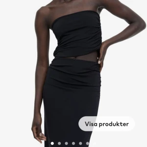 Topp - Säljer denna draperade tubtopp från hm då jag fick fel storlek, därav aldrig använd! En väldigt modern topp💕💕