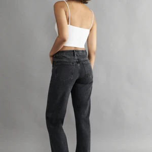 Low Waist straight jeans - Dom är som helt ny!  Säljer pga att jag inte använder dom! Dom är mindre än vad dom ser ut som Nypris: 499