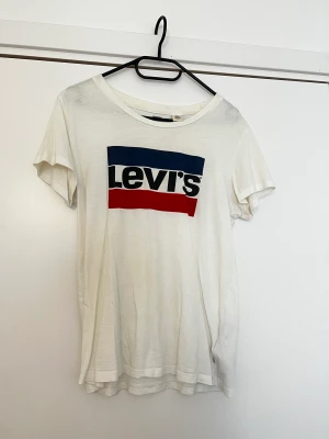 Levis tshirt - Vit Levis tshirt Stl M