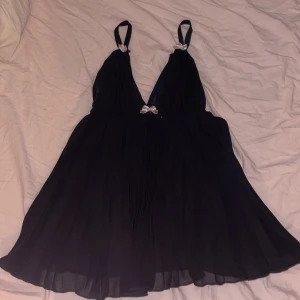 jättesöt topp! - nattlinne/topp i bra skick! inte så genomskinlig! söta detaljer. storlek som S/M ❤️‍🔥