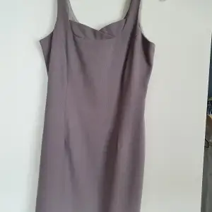 Figursydd klänning! Vintage! Beige-grå/brun! Storlek S
