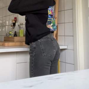 Mid waist Zara jeans  Grå/svarta Storlek 36 300kr+frakt