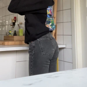 Jeans - Mid waist Zara jeans  Grå/svarta Storlek 36 300kr+frakt