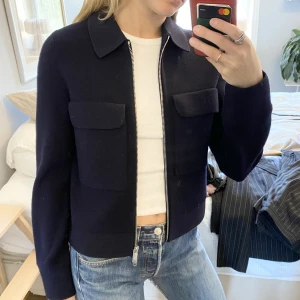 Cos cardigan / jacka - Säljer denna fina cos Cardigan 