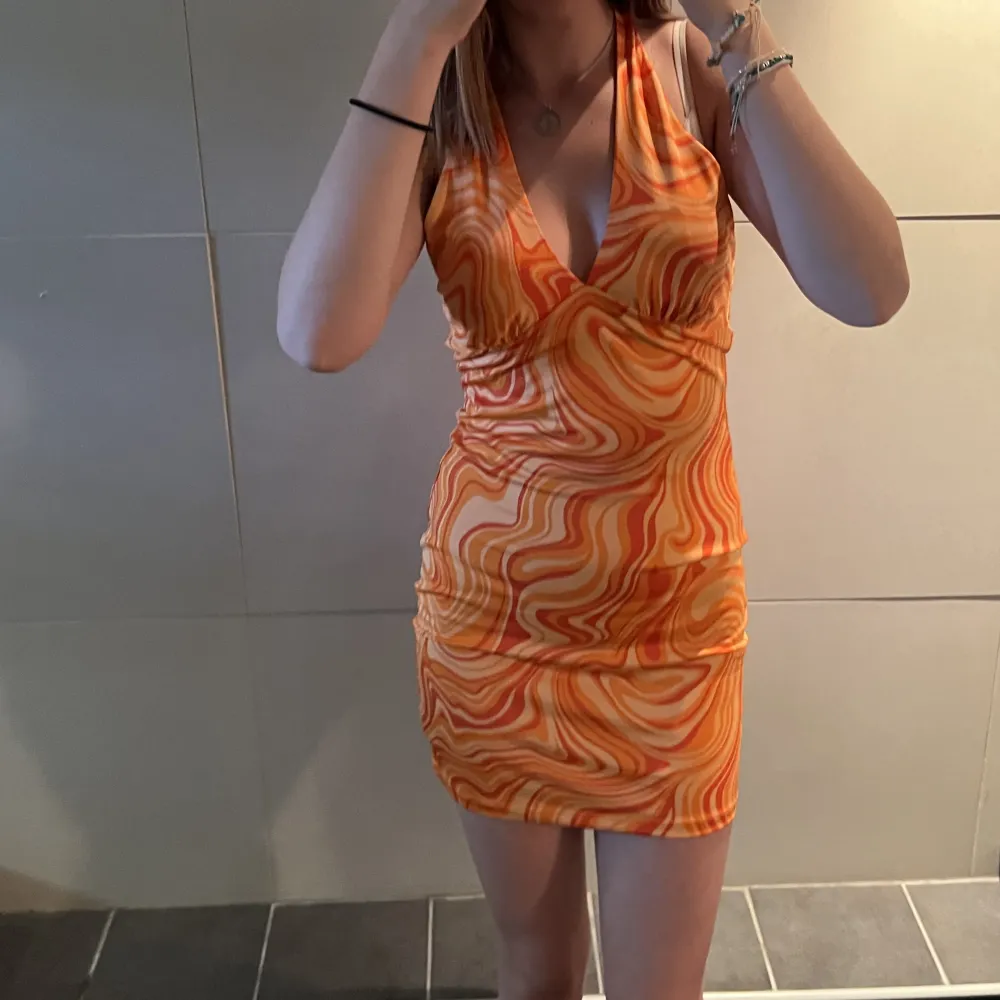  I bought this dress online, but it’s not suited for itty-bitty titty committee  (big boobs are preferred for this dress) . Klänningar.