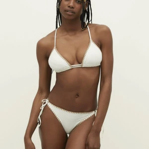 Bikiniöverdel  - Säljer denna jättefina bikini topp! Aldrig använd, och lapparna sitter kvar!! Ny kostar den 200kr men jag säljer för 100kr + frakt🩷