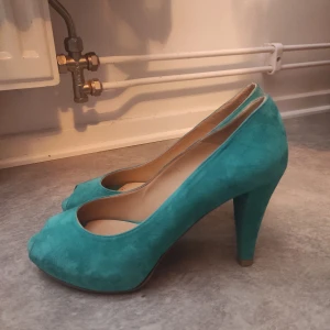 Rizzo  - Fantastiska pumps använda 1 gång från Rizzo. Super härlig färg 